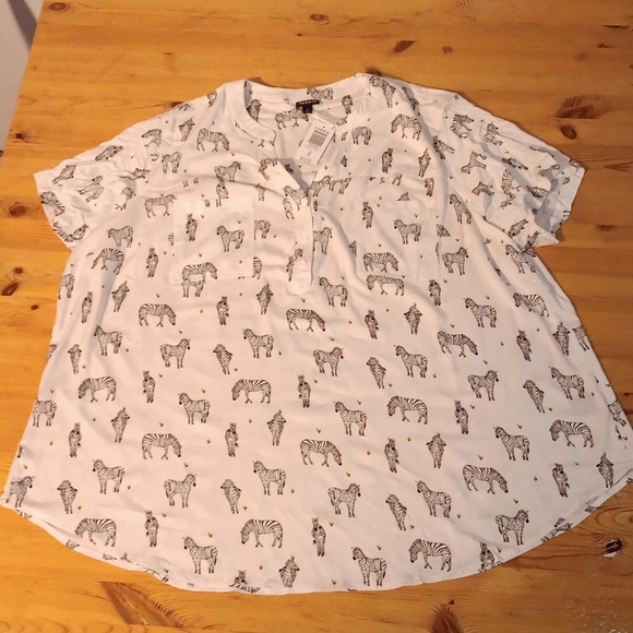 NWT Torrid 4X zebra short sleeve blouse Harper challis - Picture 2 of 5